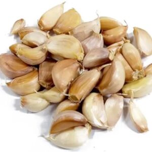 Trimmed large garlic cloves. 1 kg